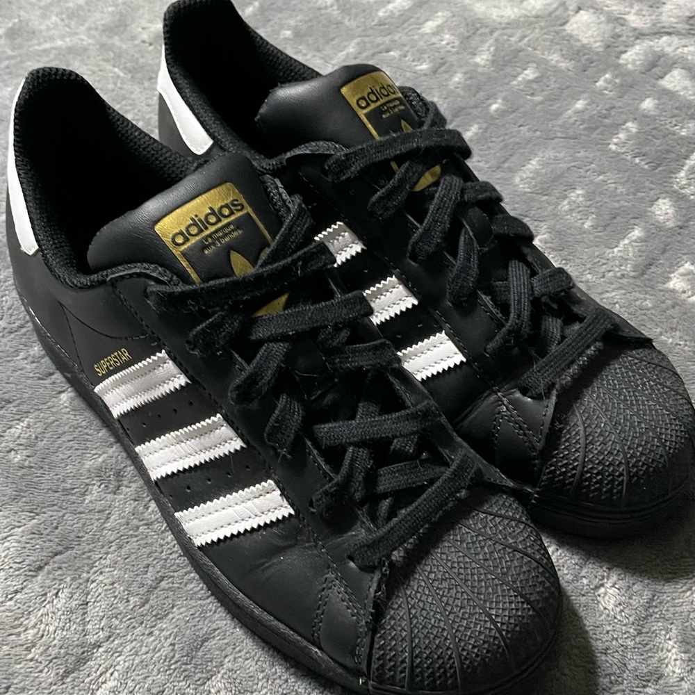 Men adidas shoes size 5.5
